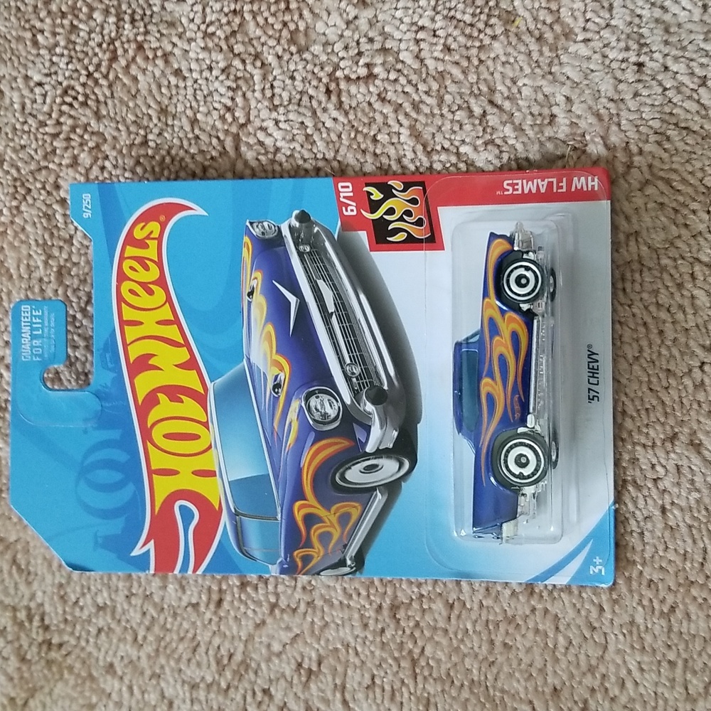Hot wheels legends tour 2019 collectable gloves and car
